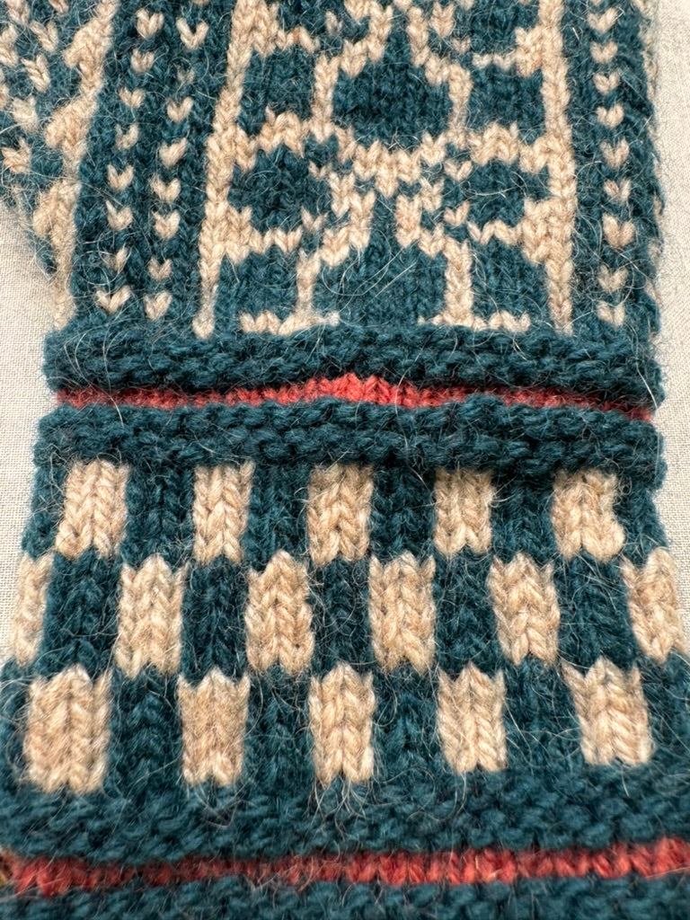 The Bosnian Mittens Pattern by Beth Morimoto