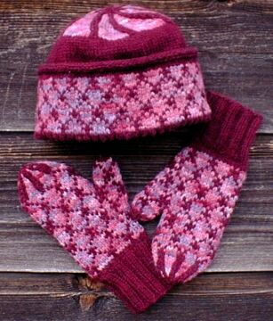 The Alberta Clipper Hat and Mittens Pattern by Anne Bosch