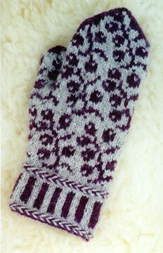 The Blackberry Mittens Pattern by Anne Bosch