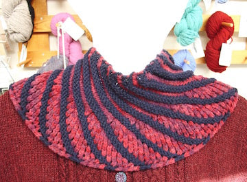 The Round and Round Cowl Pattern by Anne Bosch