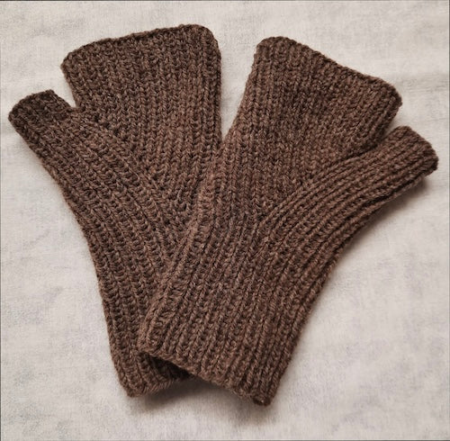 Wisconsin Wooly Fingerless Mitts Pattern by Anne Bosch